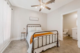 208 Centre Sarcelle Blvd in Youngsville, LA - Foto de edificio - Building Photo