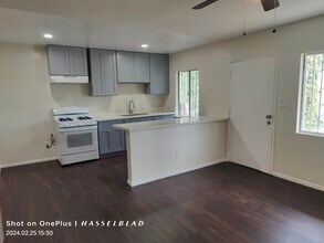 2520 Malabar St, Unit #4 in Los Angeles, CA - Building Photo - Building Photo