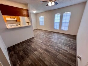 104 Belaire Dr in Laredo, TX - Building Photo - Building Photo