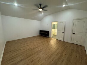 8125 Sunnyhill St in Houston, TX - Foto de edificio - Building Photo