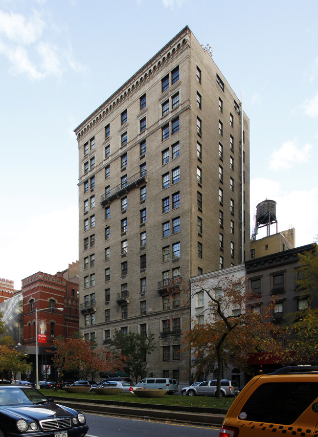 635 Park Ave in New York, NY - Building Photo - Building Photo