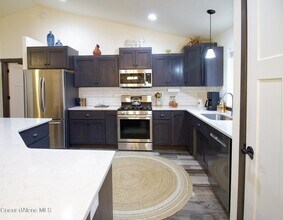 4679 Gumwood Cir in Post Falls, ID - Foto de edificio - Building Photo