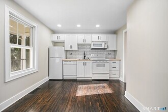 2 Sherman Ave in Greenwich, CT - Building Photo - Building Photo