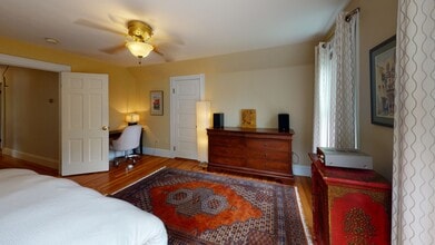 20 Oakland St, Unit #1 in Newton, MA - Building Photo - Building Photo
