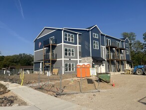 Oakbrook Apartments in Grand Rapids, MI - Building Photo - Building Photo