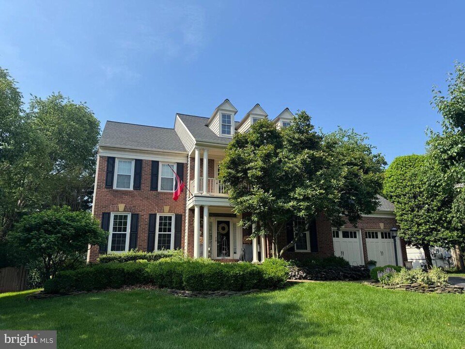 43955 Vendome Ct in Ashburn, VA - Building Photo