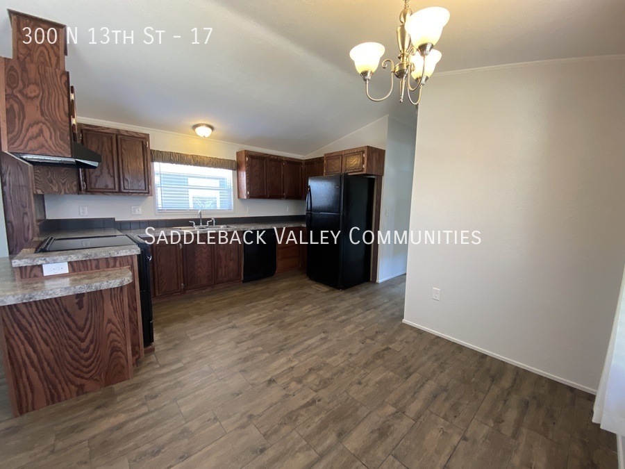 300 N 13th St in Saratoga, WY - Building Photo