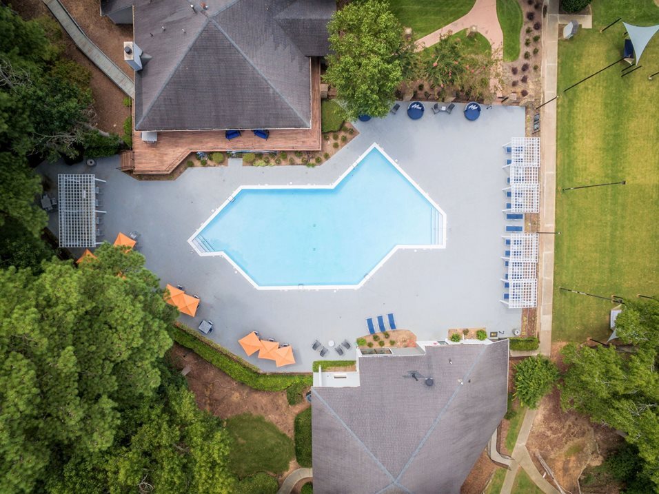 Avenues at Holcomb Bridge in Peachtree Corners, GA - Foto de edificio