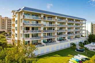 Dolphin Key Condominiums in Indian Shores, FL - Foto de edificio - Building Photo