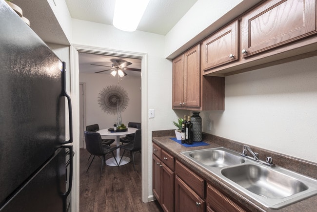 The Reserve at White Oak in Houston, TX - Building Photo - Building Photo