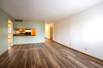 Villa Rosa Apartments in Kenosha, WI - Building Photo - Interior Photo