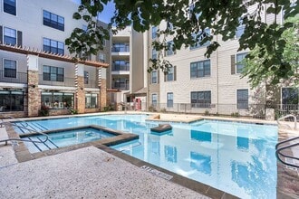 Maverick Place in Arlington, TX - Building Photo - Building Photo