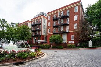 2840 Peachtree Rd in Atlanta, GA - Building Photo - Building Photo