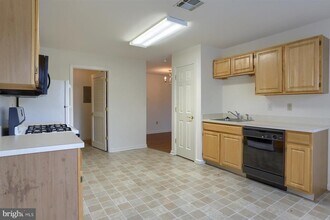 122 Cardinal Ln in Hummelstown, PA - Building Photo - Building Photo