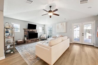15830 Sandy Hill Dr in Houston, TX - Building Photo - Building Photo