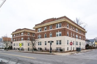 119 W Wyoming Ave-Unit -Apt 2 in Melrose, MA - Foto de edificio - Building Photo