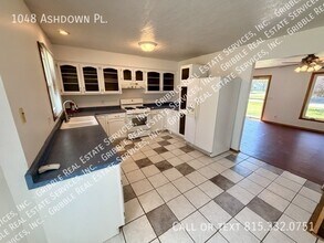 1048 Ashdown Pl in Machesney Park, IL - Building Photo - Building Photo