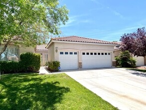8870 Star Canyon Way in Las Vegas, NV - Building Photo - Building Photo
