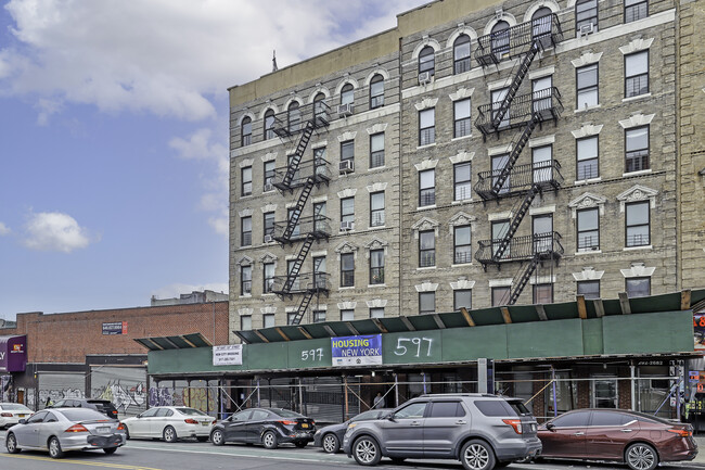 597 E 138th St in Bronx, NY - Foto de edificio - Building Photo
