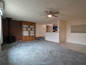 1052 Thermalito Ave in Oroville, CA - Foto de edificio - Building Photo