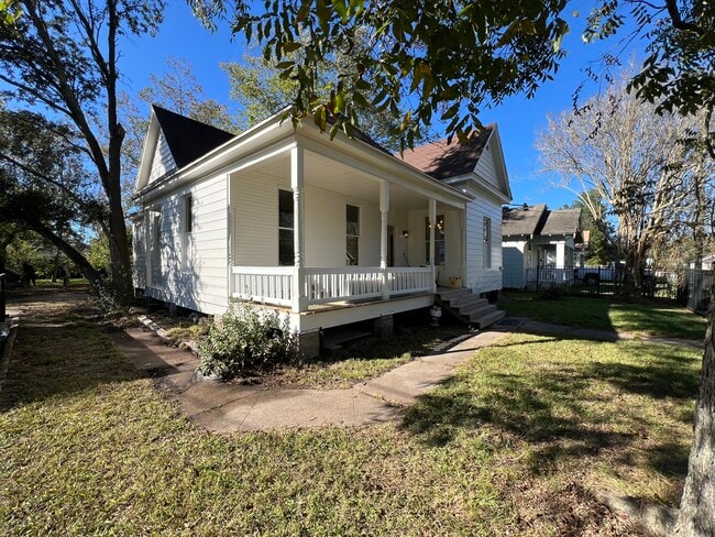 875 N 4th St in Beaumont, TX - Building Photo - Building Photo