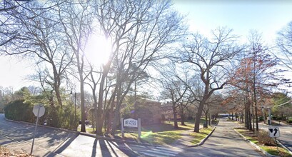 276 Grove St in Newton, MA - Building Photo - Building Photo