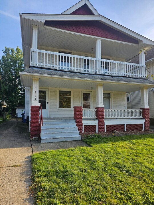 3913 Henritze Ave in Cleveland, OH - Building Photo