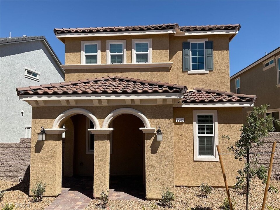 3543 Via Aurelia Ln in Henderson, NV - Foto de edificio