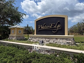 11530 Oyster Bay Cir in New Port Richey, FL - Building Photo - Building Photo