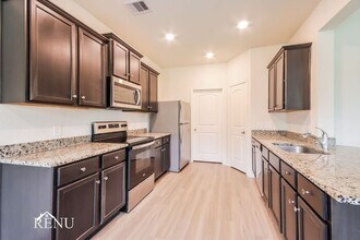 25521 Rose Creek Dr in Cleveland, TX - Building Photo - Building Photo