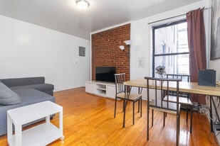 316 E 96th St in New York, NY - Building Photo