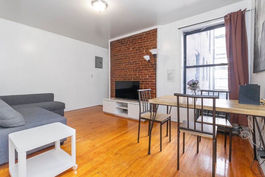 306 E 96th St in New York, NY - Building Photo