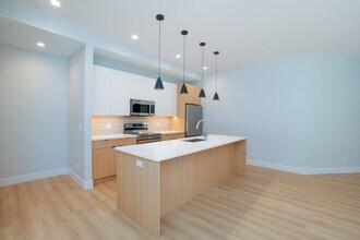 3947 W Dakin St in Chicago, IL - Building Photo - Building Photo