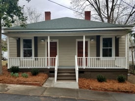 24 Ivy St in Porterdale, GA - Building Photo