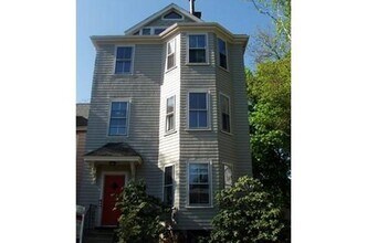 70 Saint Rose St, Unit 2 in Boston, MA - Foto de edificio - Building Photo