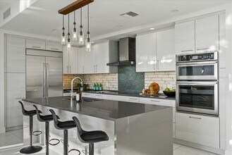 100 1st Ave N in St. Petersburg, FL - Building Photo - Building Photo