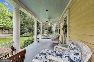 5809 Grosvenor Ln in Bethesda, MD - Foto de edificio - Building Photo