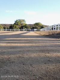 9270 E Smoki Trail in Dewey-Humboldt, AZ - Foto de edificio - Building Photo