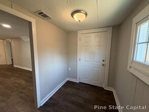 142 E Forest Dr in Woodstock, GA - Building Photo - Building Photo