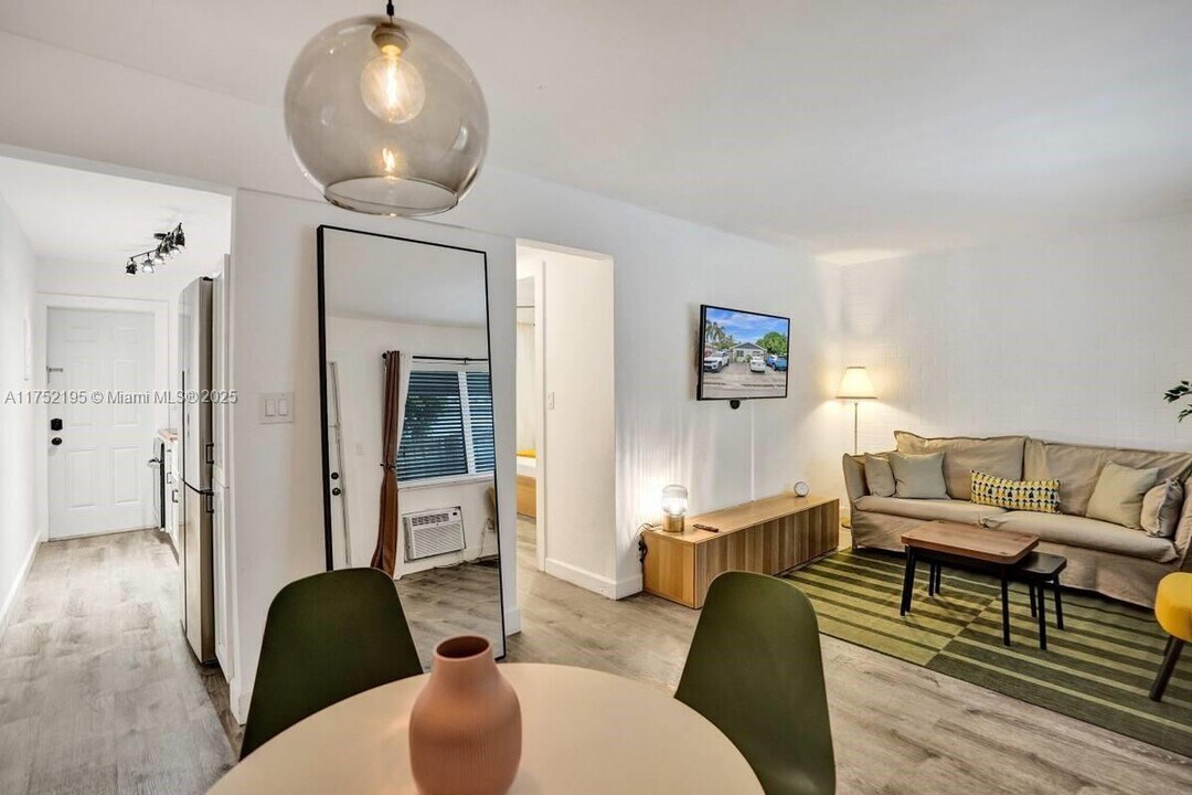 1239 NE 15th Ave-Unit -2 in Fort Lauderdale, FL - Building Photo