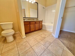 10217 King Henry Ave in Las Vegas, NV - Building Photo - Building Photo