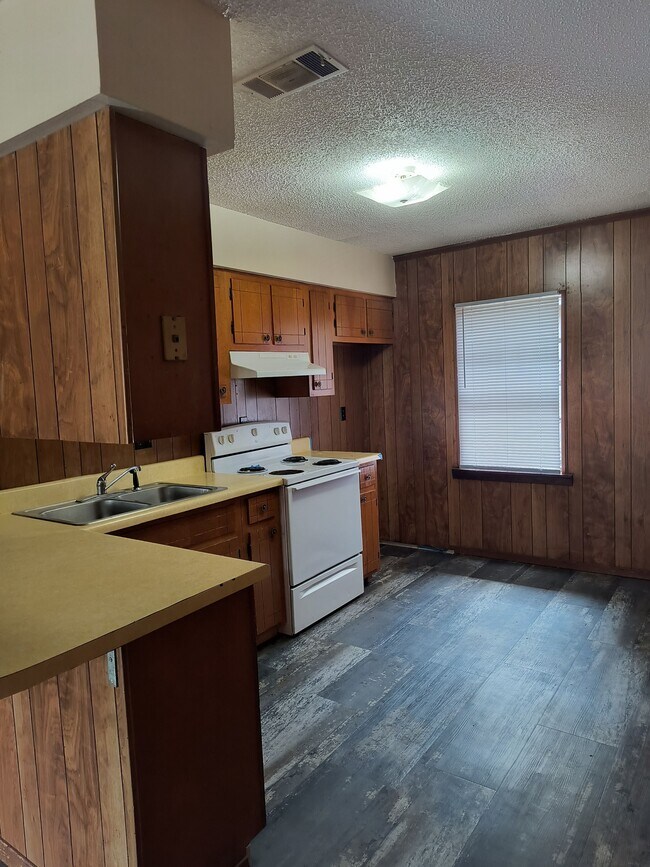 2604 W 24th Ave in Pine Bluff, AR - Building Photo - Building Photo