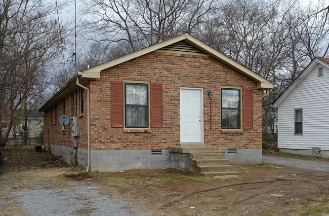 221 Harris St in Madison, TN - Foto de edificio - Building Photo