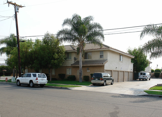 875 N Olive St in Orange, CA - Building Photo - Building Photo