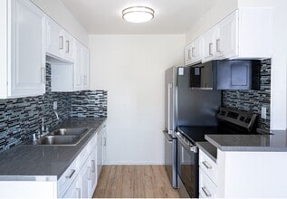 Harmony Court Apartments in Pasadena, CA - Building Photo - Building Photo