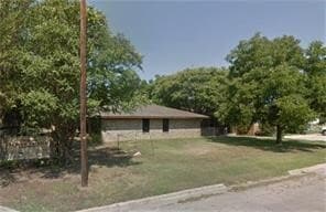 1100 N Crockett Ave in Cameron, TX - Building Photo - Building Photo