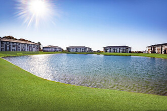 Flats At Stones Crossing in Greenwood, IN - Foto de edificio - Building Photo