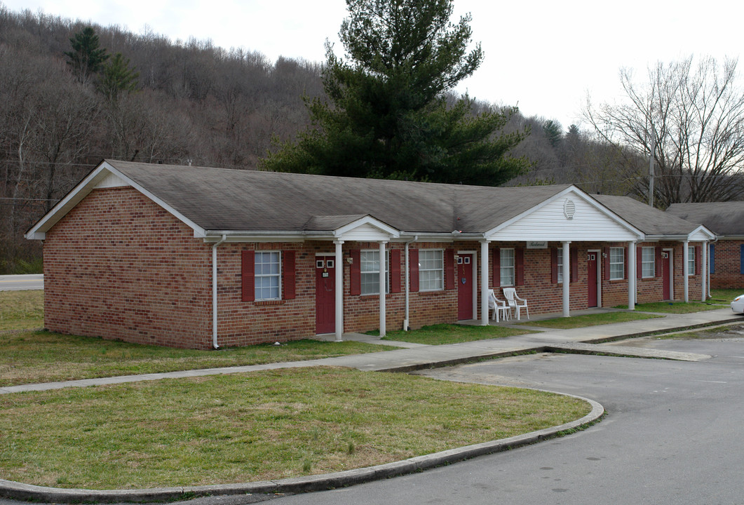 Magnolia Apartments in Harriman, TN - Building Photo