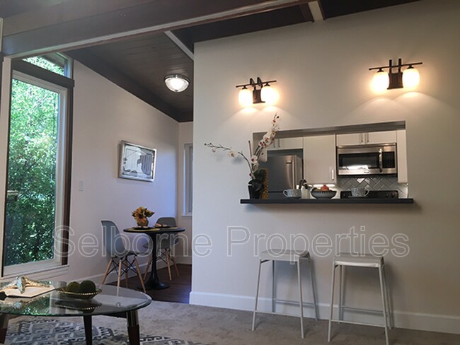 2619 Benvenue Ave in Berkeley, CA - Foto de edificio - Building Photo