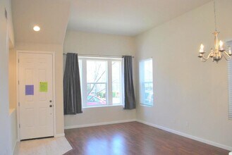 5890 Southbridge Way in Dublin, CA - Building Photo - Building Photo
